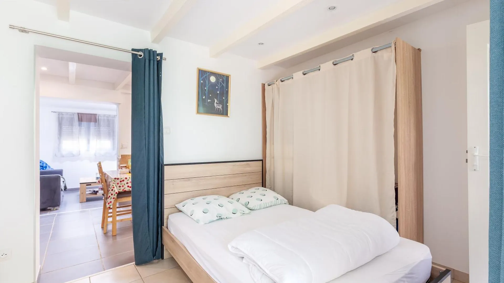 Gite Renove Calanque La Vesse Le Rove フランス