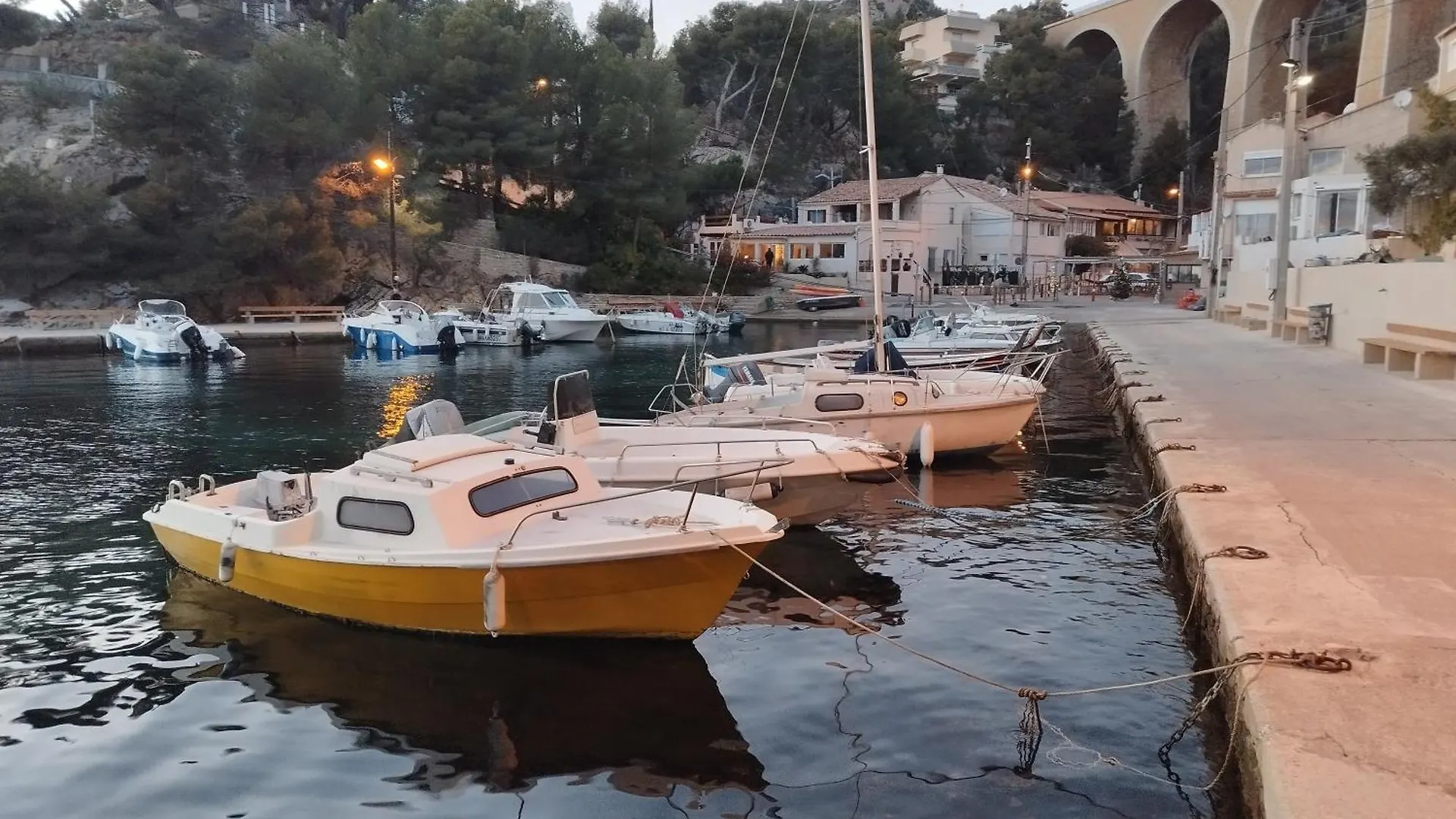 Gite Renove Calanque La Vesse Le Rove 0*,